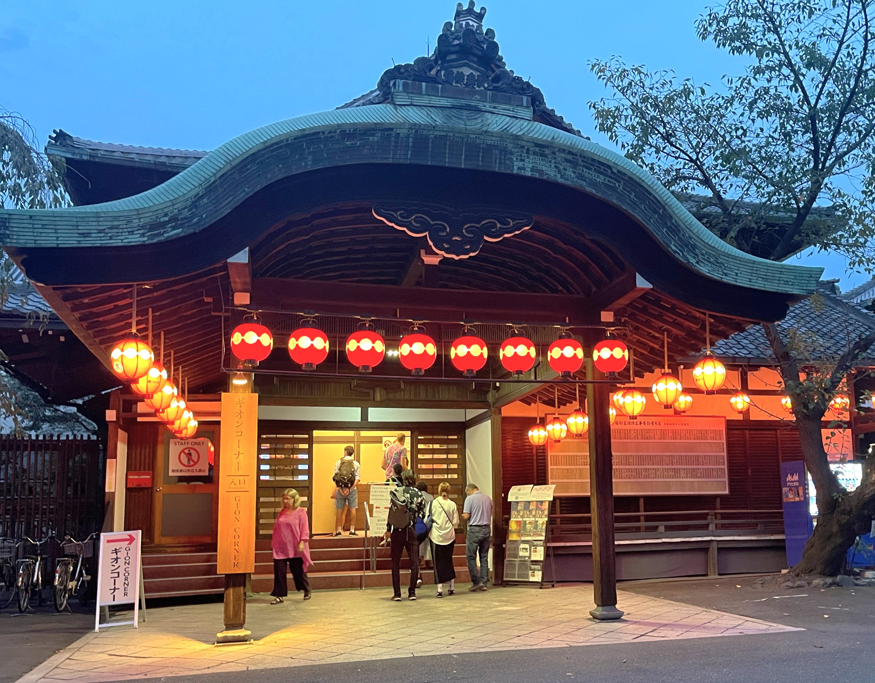 日本酒とクラフトビール醸造所ツアー